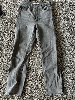 Gray Straight-Leg Jeans Levi’s wedgie